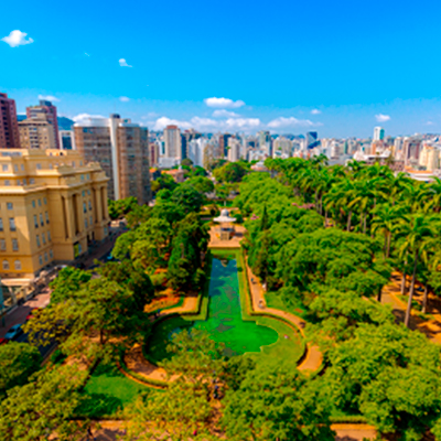 Vista aérea do Parque Municipal Américo Renné Giannetti no centro de Belo Horizonte.